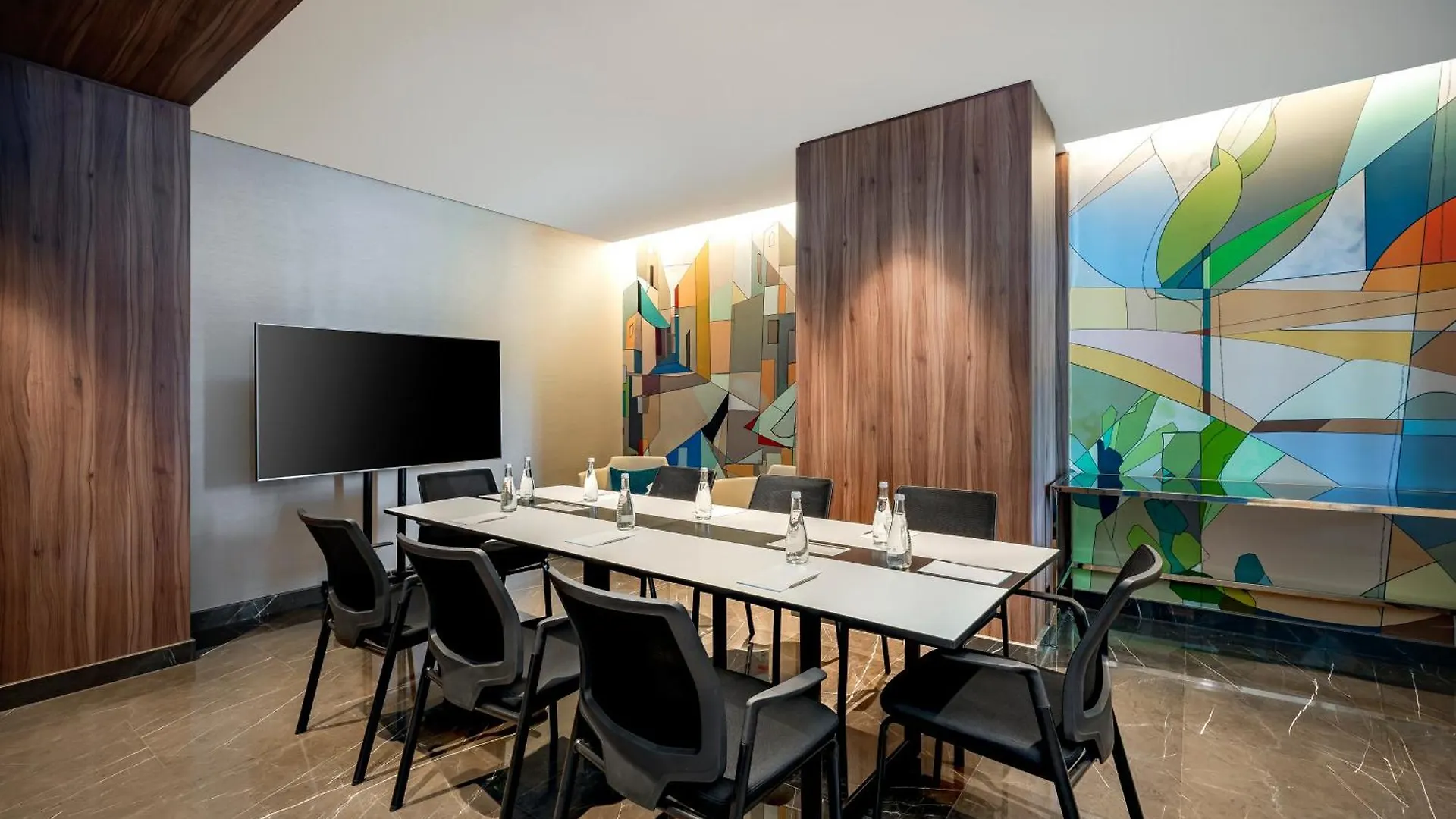 Hyatt Centric Jumeirah Dubai 5*,